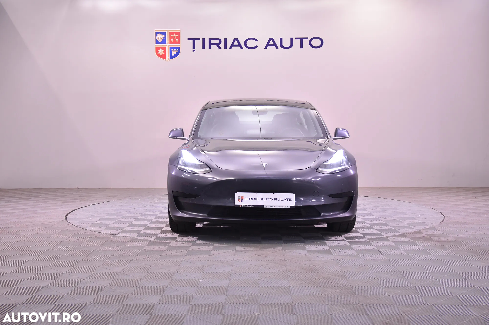 Tesla Model 3 - 8