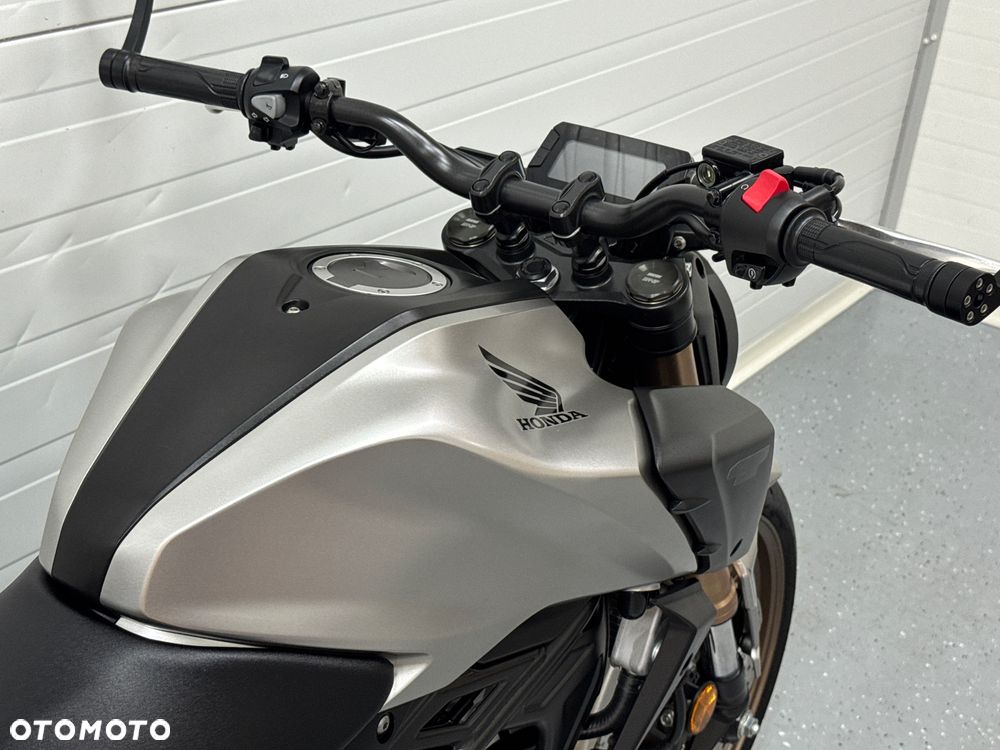 Honda CB - 11
