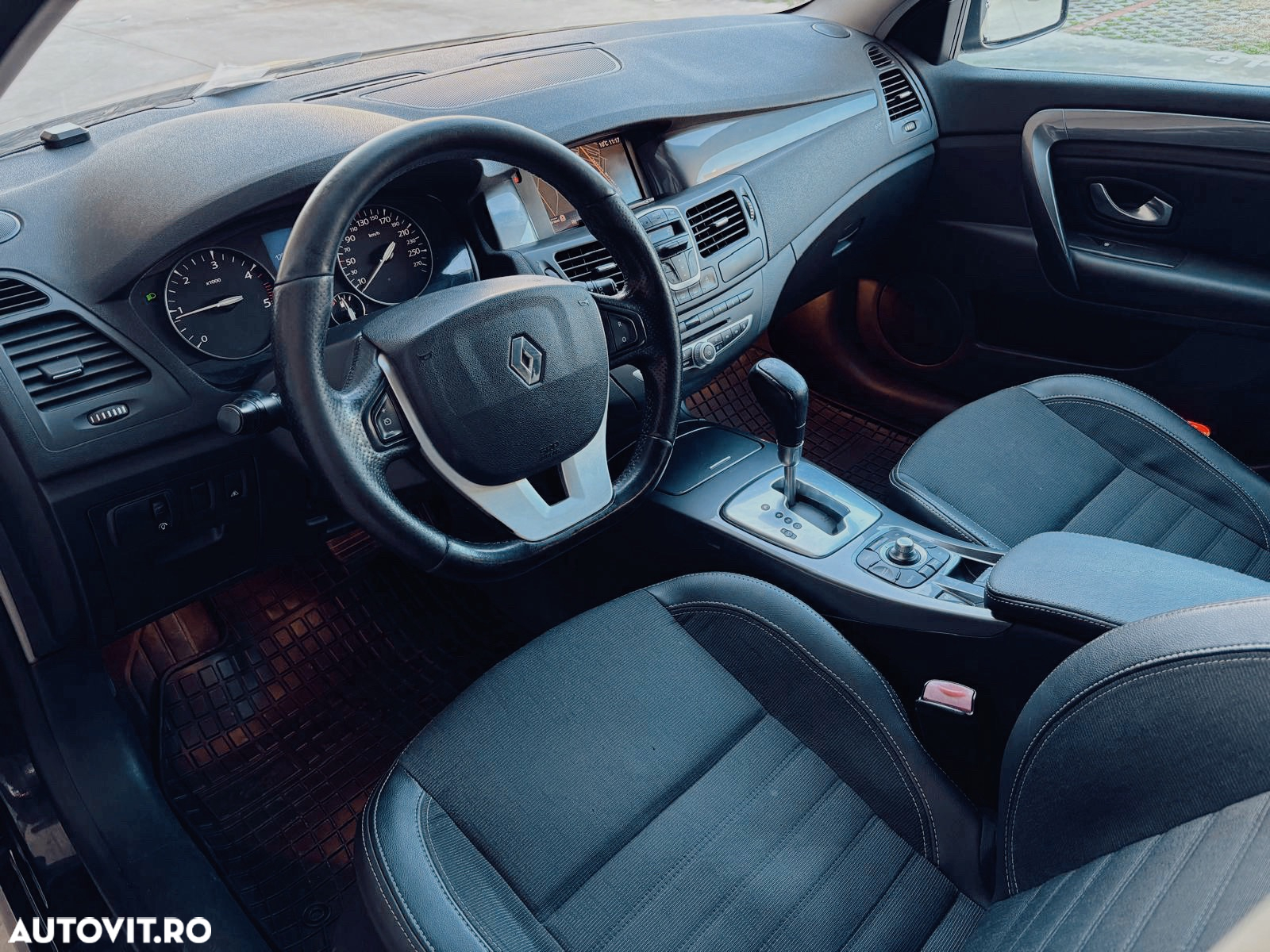 Renault Laguna dCi 110 FAP EDC Limited - 9