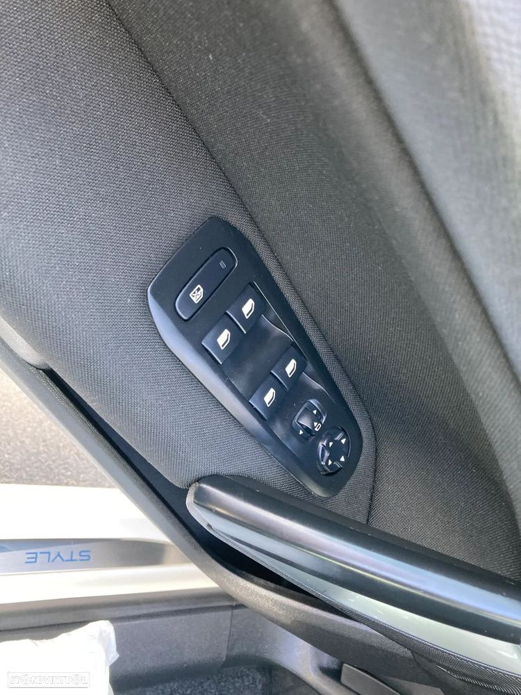 Peugeot 308 1.2 PureTech Style - 25