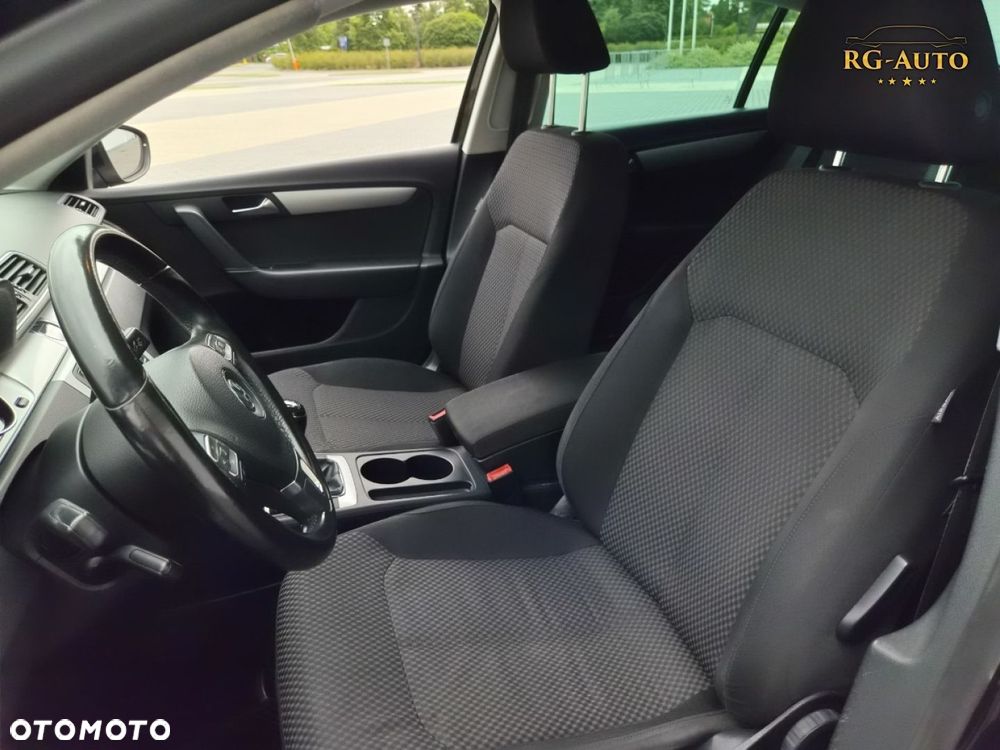 Volkswagen Passat - 13