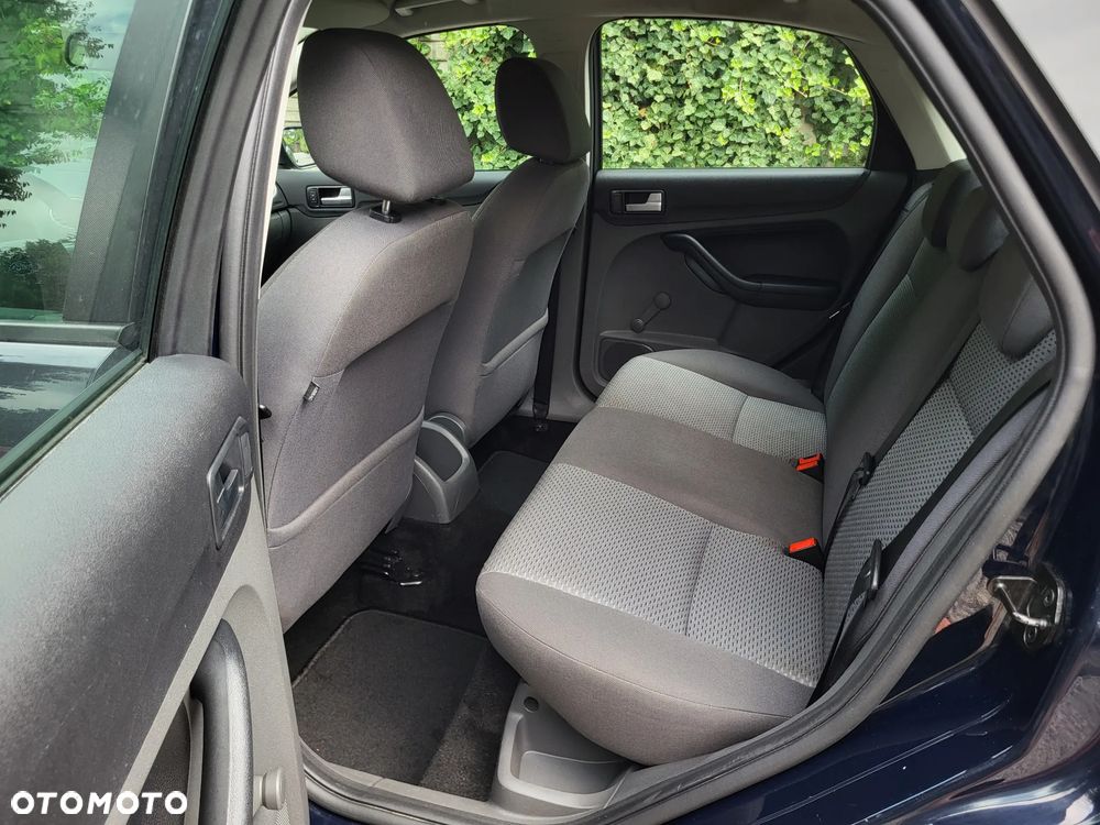 Ford Focus 1.4 16V Trend - 12