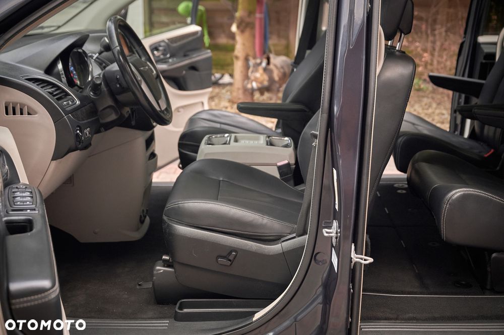 Chrysler Town & Country 3.6 Limited - 24