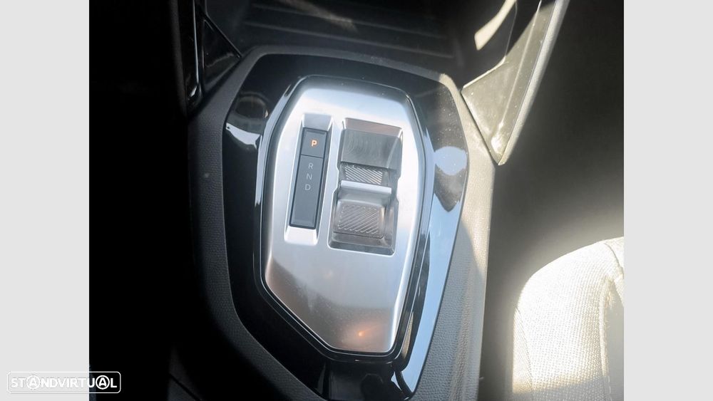 Peugeot 2008 1.2 Hybrid Style e-DCS6 - 23