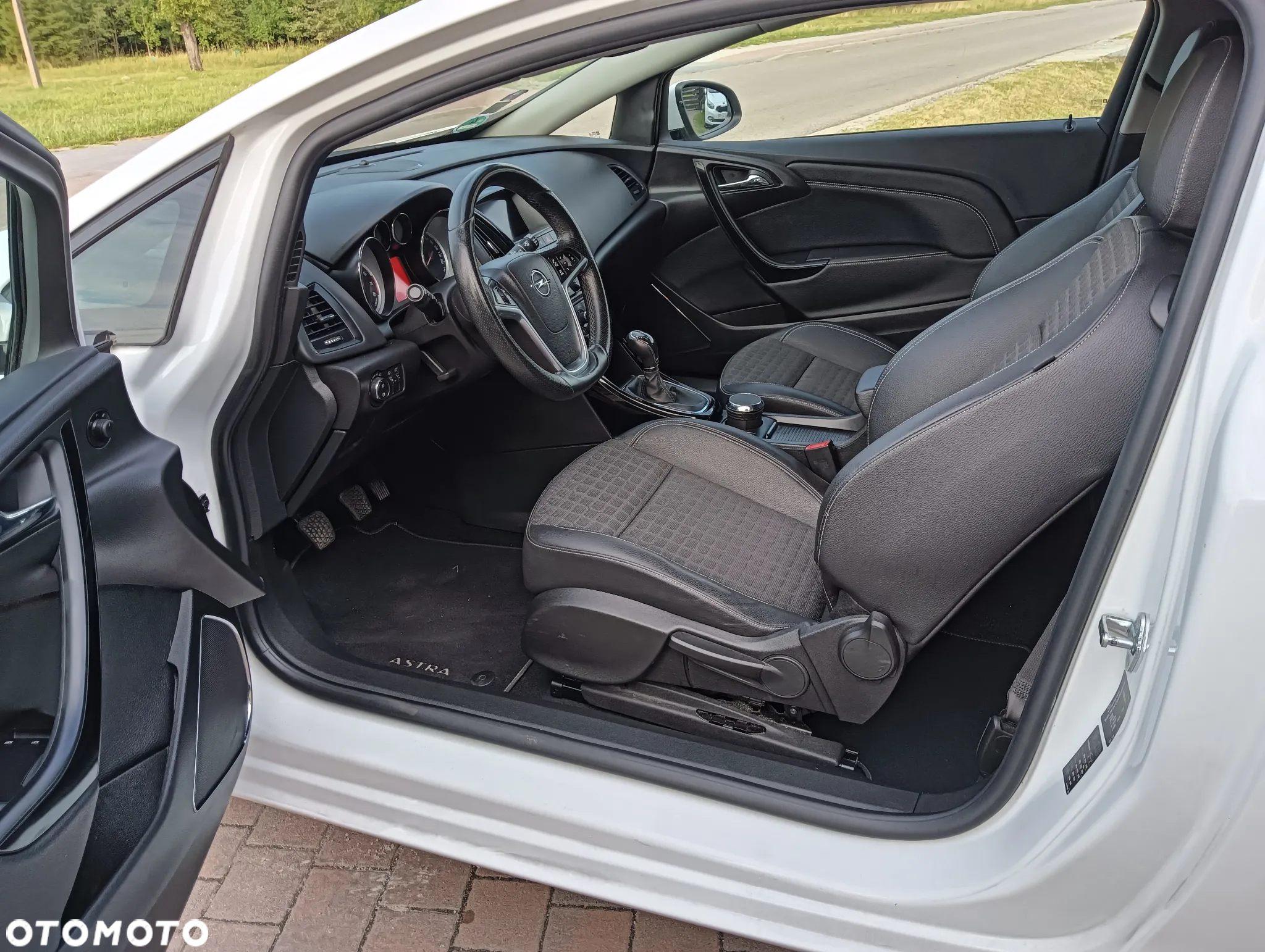 Opel Astra GTC 1.4 Turbo Edition - 10