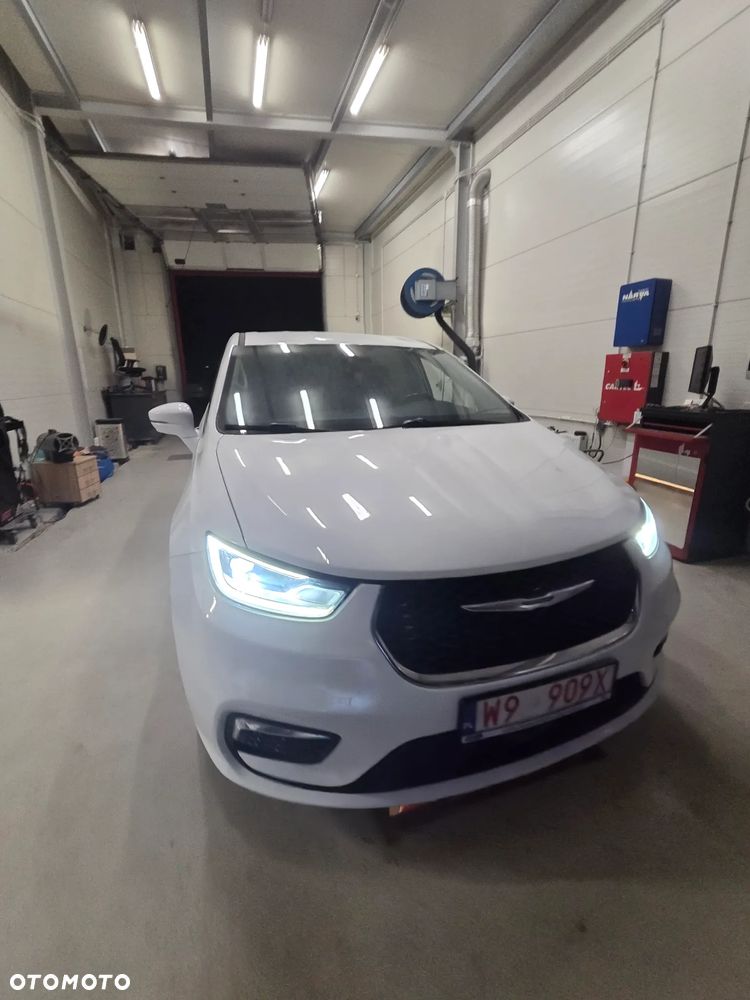 Chrysler Pacifica - 24