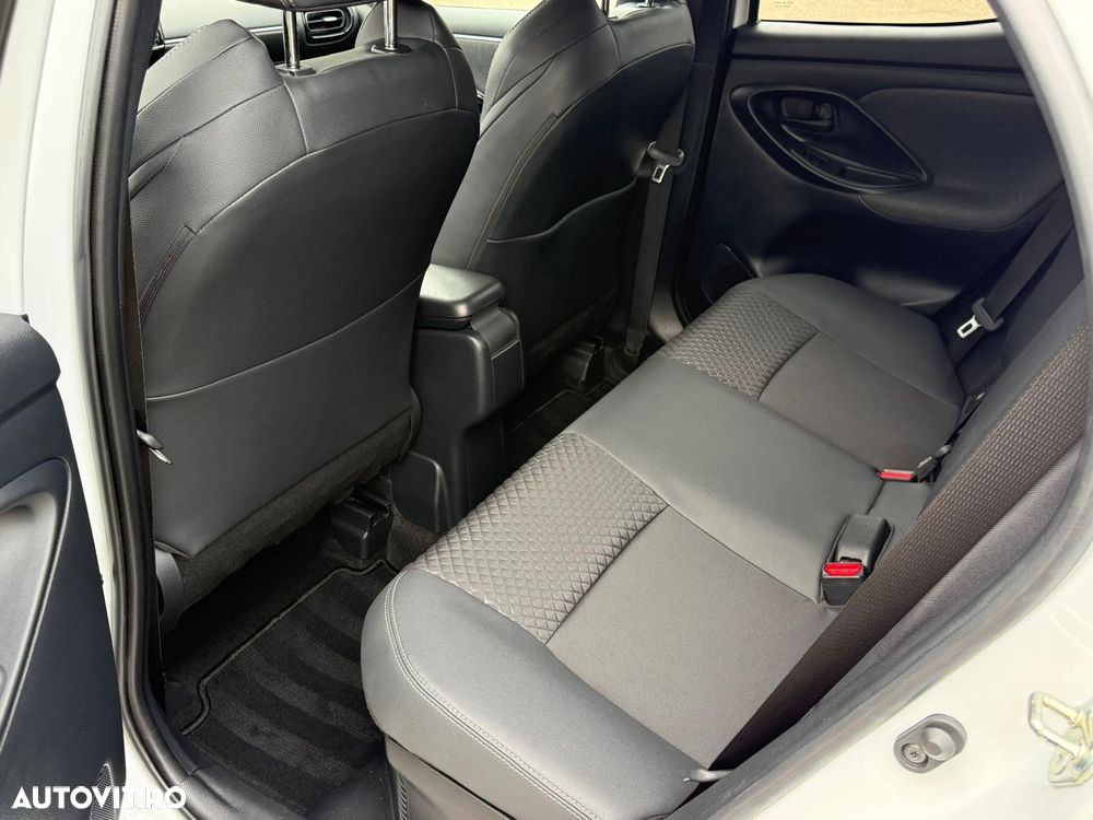 Toyota Yaris 1.5 VVT-i HSD Dynamic Plus - 8