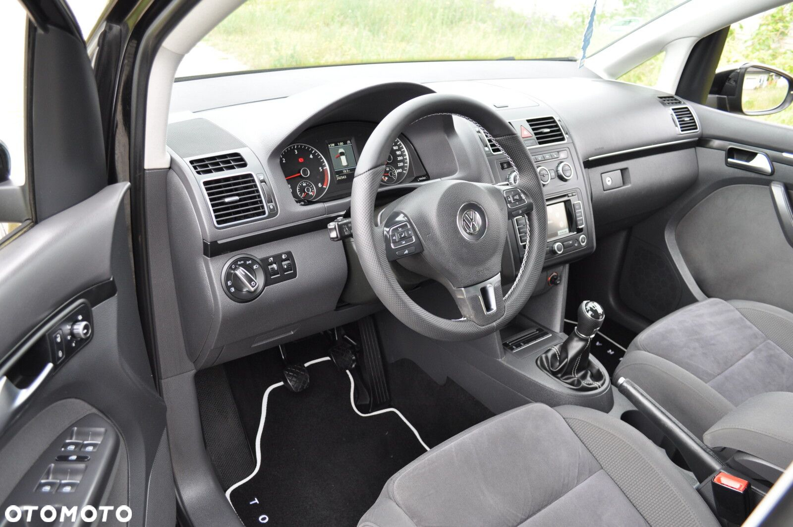 Volkswagen Touran - 10