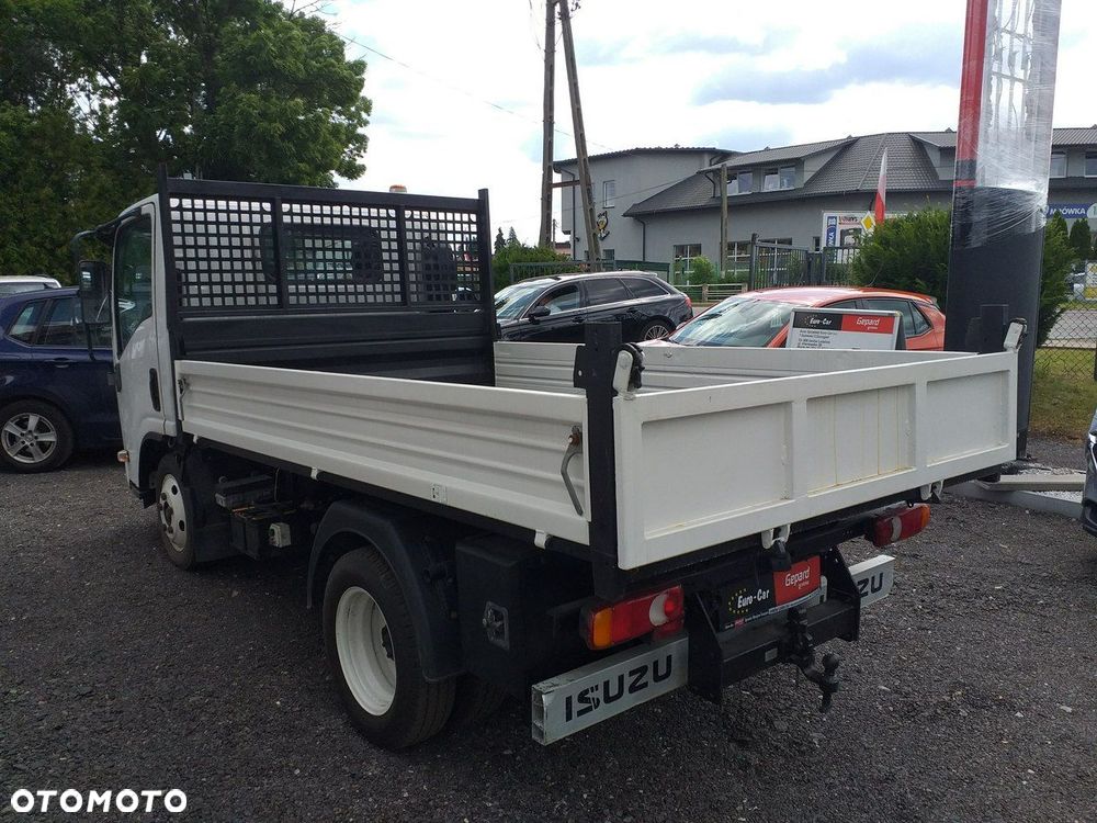 Isuzu N - 4
