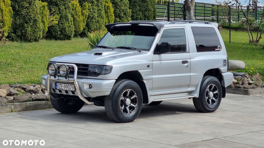 Mitsubishi Pajero - 2