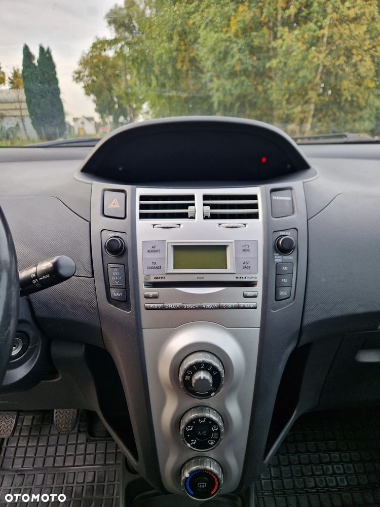 Toyota Yaris - 13