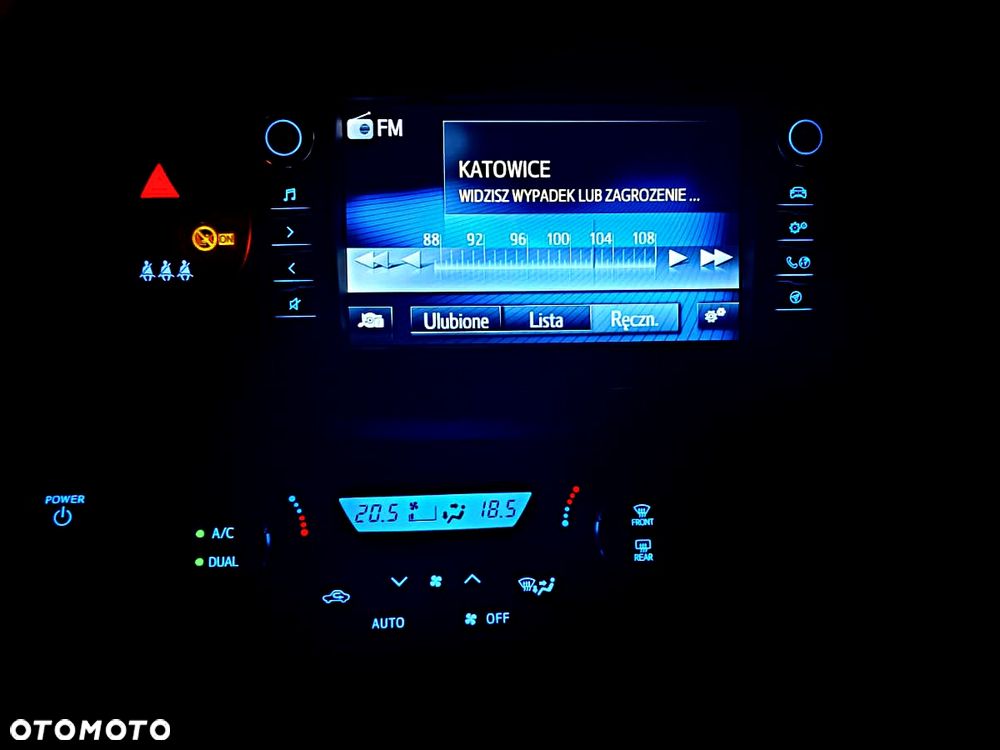 Toyota Yaris Hybrid 100 Selection Platinum - 13