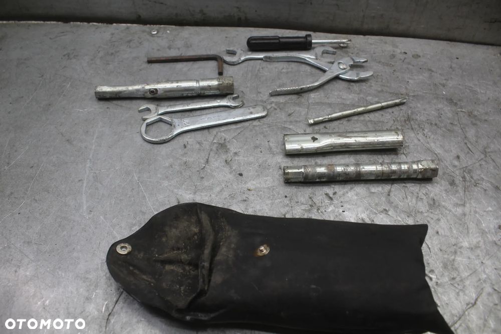 Suzuki Burgman AN 400 K1 K2 zestaw kluczy klucze serwisowe - 1