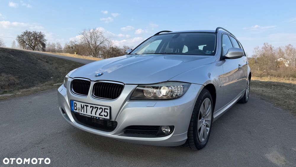 BMW Seria 3 320d xDrive - 28