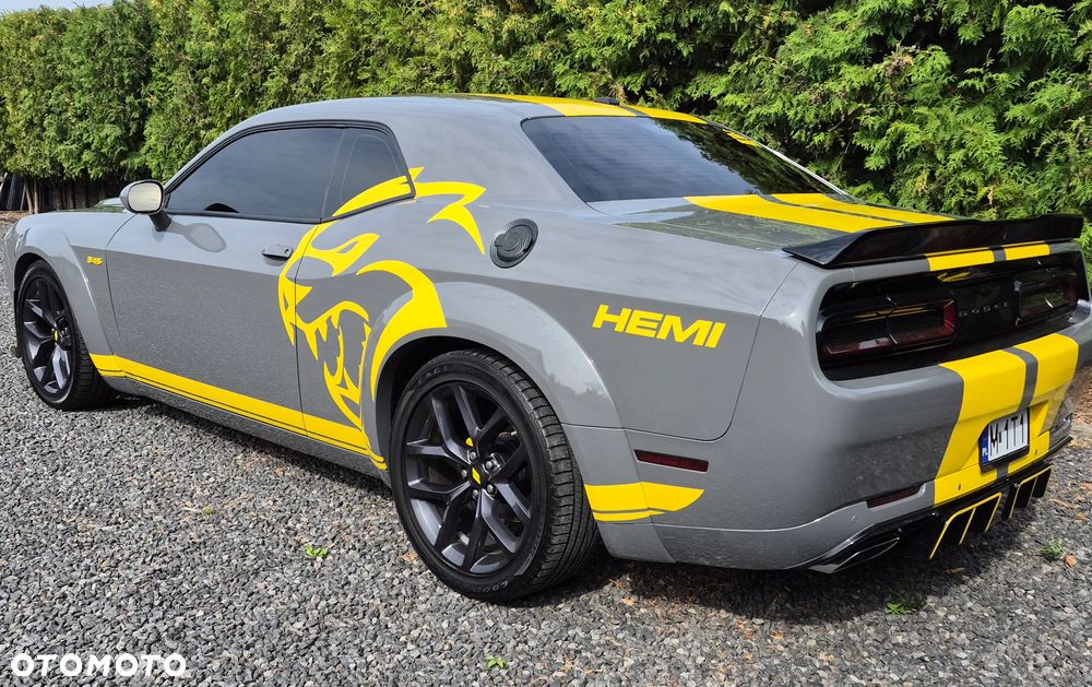 Dodge Challenger - 2
