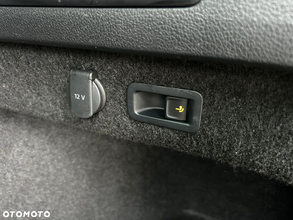 Volkswagen Passat Variant 2.0 TDI SCR DSG 4Motion Elegance - 26