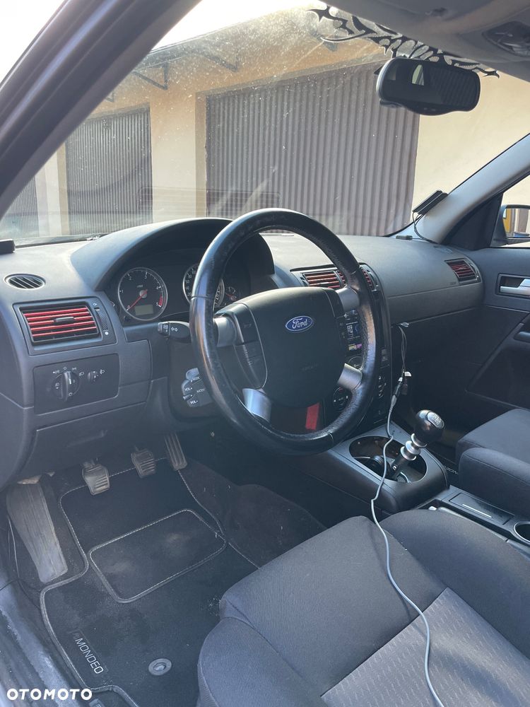 Ford Mondeo 2.0 TDDi Ambiente - 3