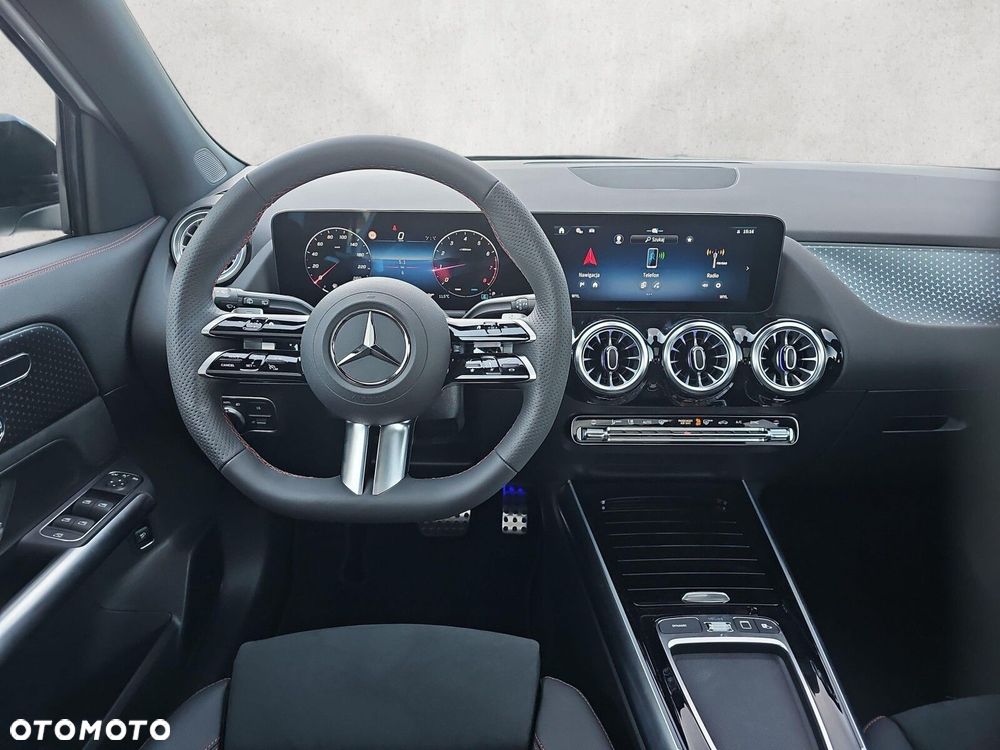 Mercedes-Benz GLA - 13