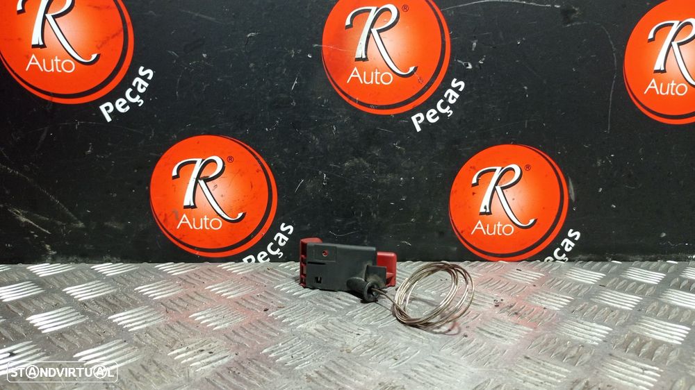 Puxador Do Capot Mercedes-Benz C-Class (W202) - 2