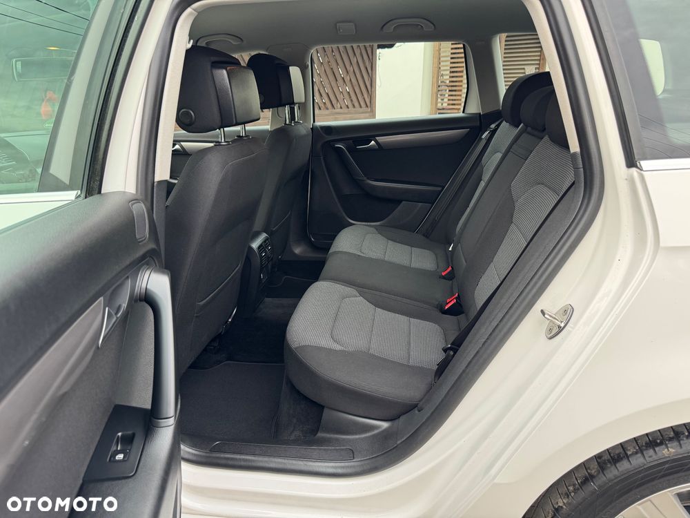 Volkswagen Passat - 23