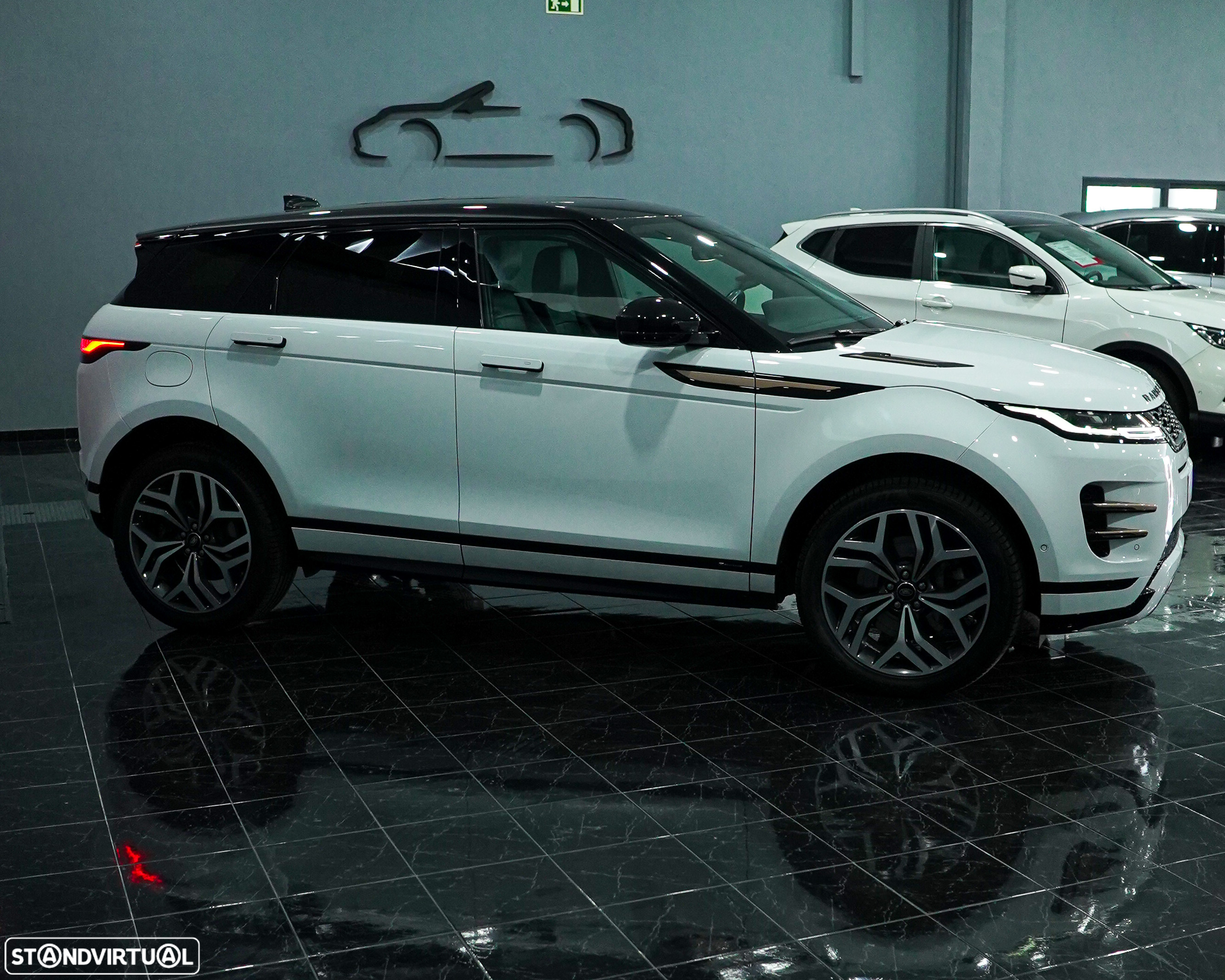 Land Rover Range Rover Evoque 1.5 P300e AWD R-Dynamic SE Auto - 5