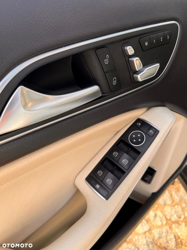 Mercedes-Benz GLA 250 4Matic 7G-DCT UrbanStyle Edition - 12