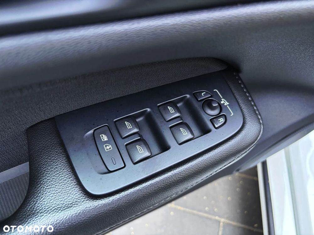 Volvo V60 D4 Geartronic Momentum Pro - 32