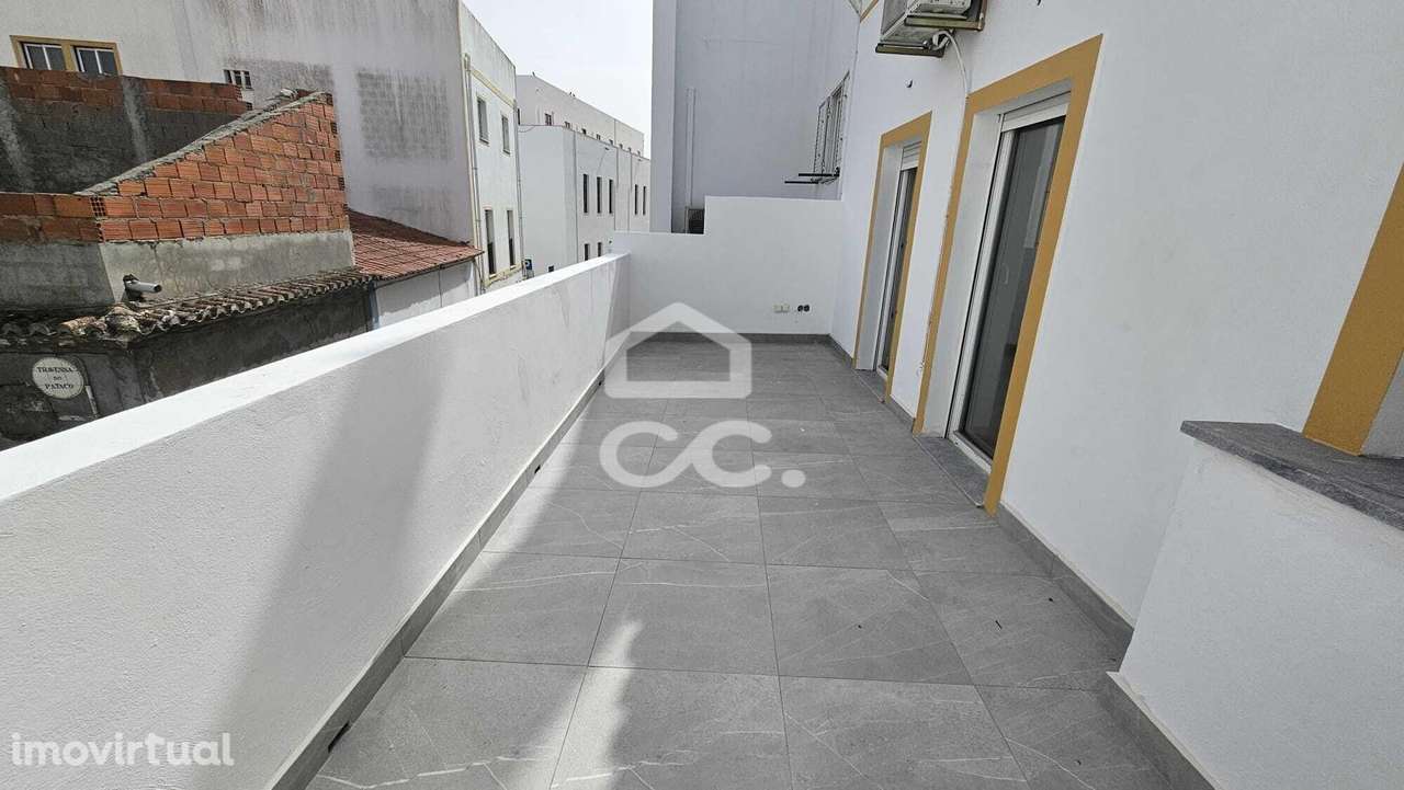 Andar de moradia V3 com terraço, localizada perto da biblioteca - Grande imagem: 3/34