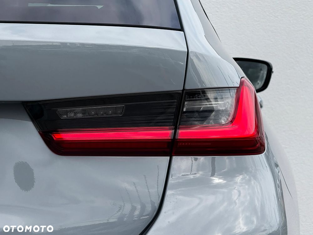 BMW Seria 3 320d Touring xDrive M Sport - 8