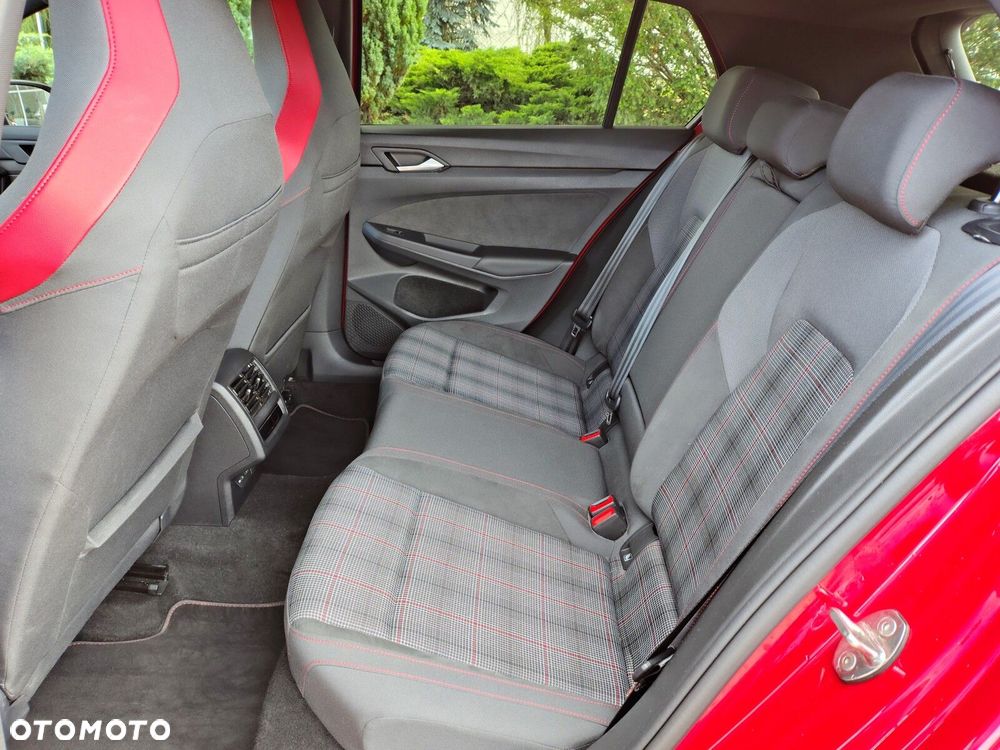 Volkswagen Golf - 22