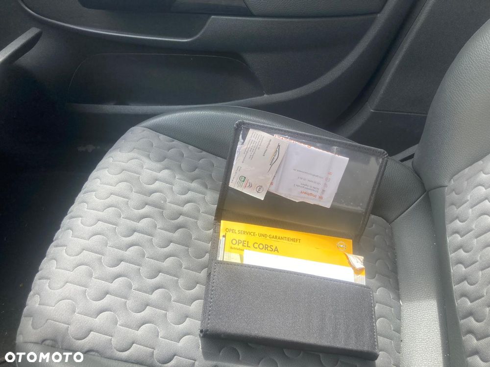 Opel Corsa 1.4 16V Cosmo - 9