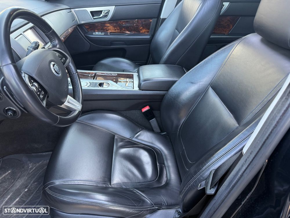 Jaguar XF 2.2 D Premium Luxury - 7