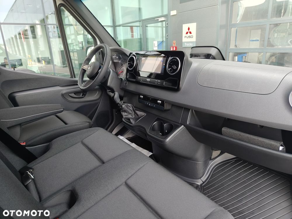 Mercedes-Benz Sprinter - 10