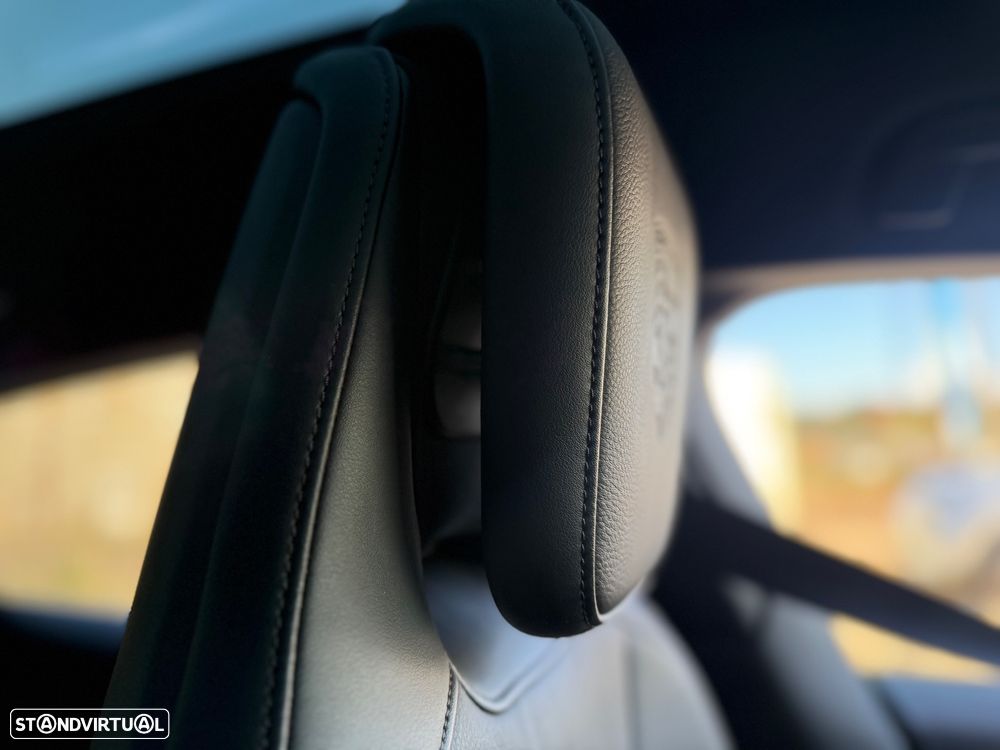 Porsche Taycan Cross Turismo 4 - 27