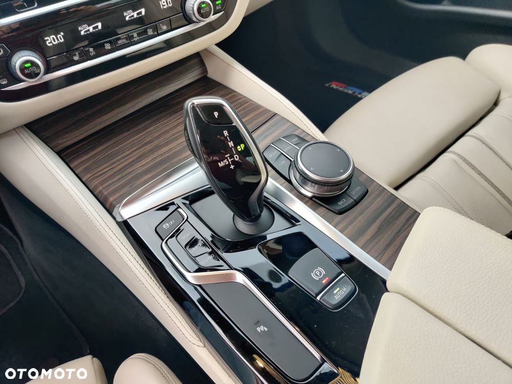 BMW Seria 5 520d xDrive Luxury Line - 36