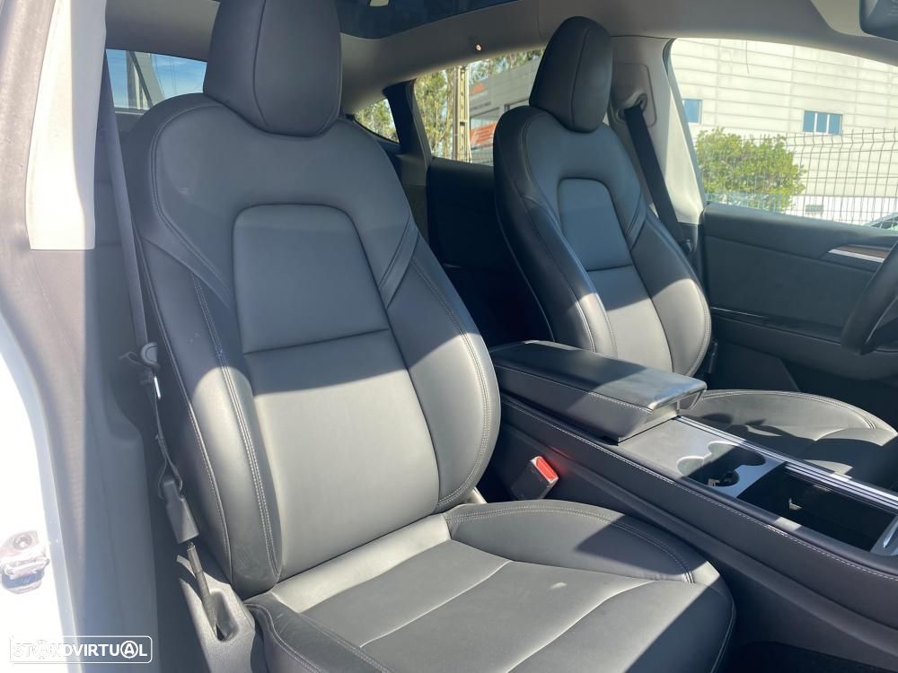 Tesla Model Y Standard RWD - 8