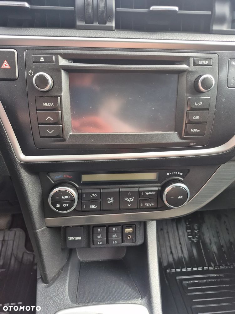 Toyota Auris 1.6 Premium Comfort - 7