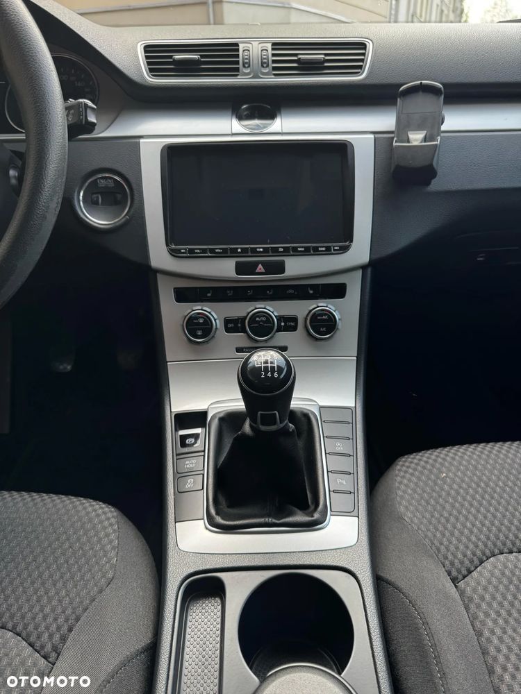 Volkswagen Passat - 14