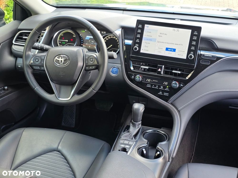 Toyota Camry 2.5 Hybrid Prestige CVT - 24