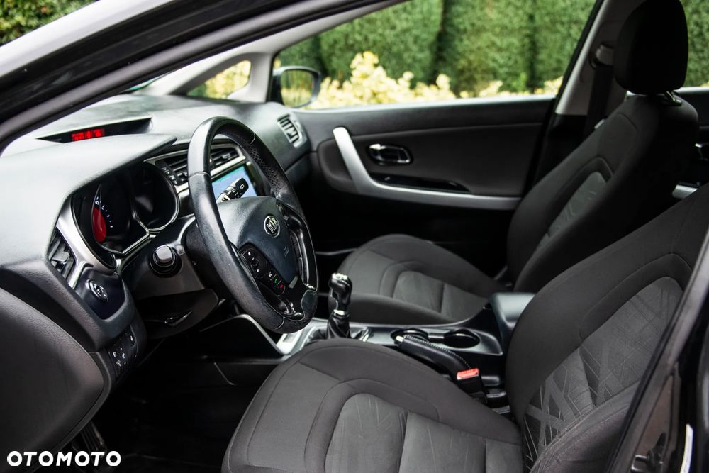 Kia Ceed 1.6 GDI ISG Vision - 18