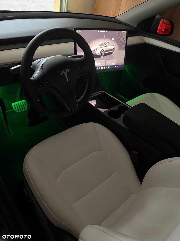 Tesla Model Y Long Range AWD - 10