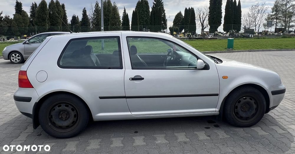 Volkswagen Golf - 2