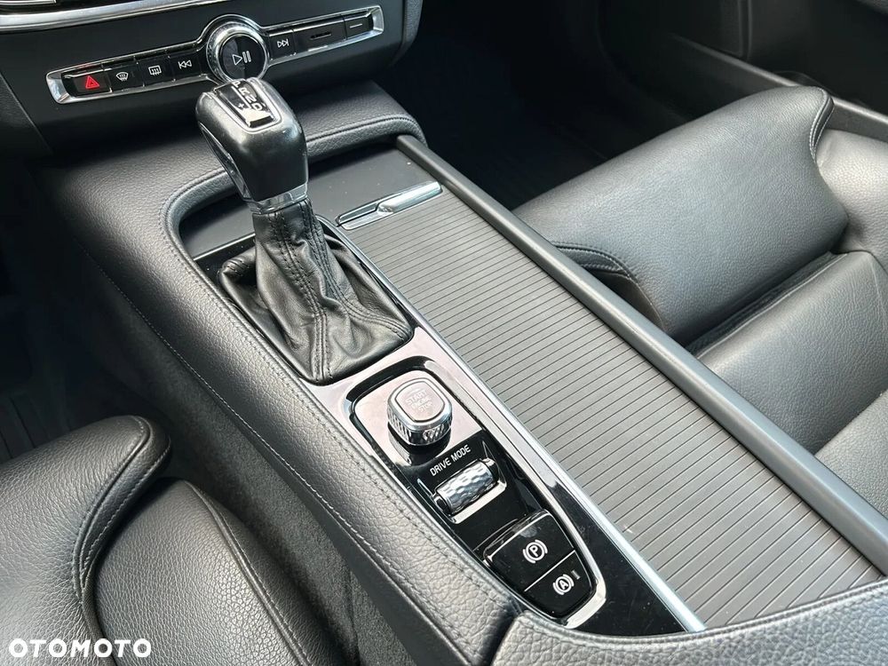 Volvo S90 D4 SCR Momentum Pro - 28