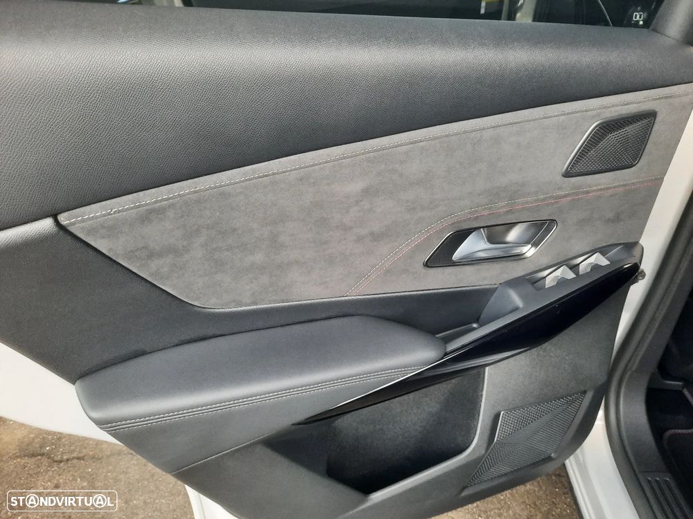 DS DS7 Crossback E-Tense Performance Line EAT8 - 40