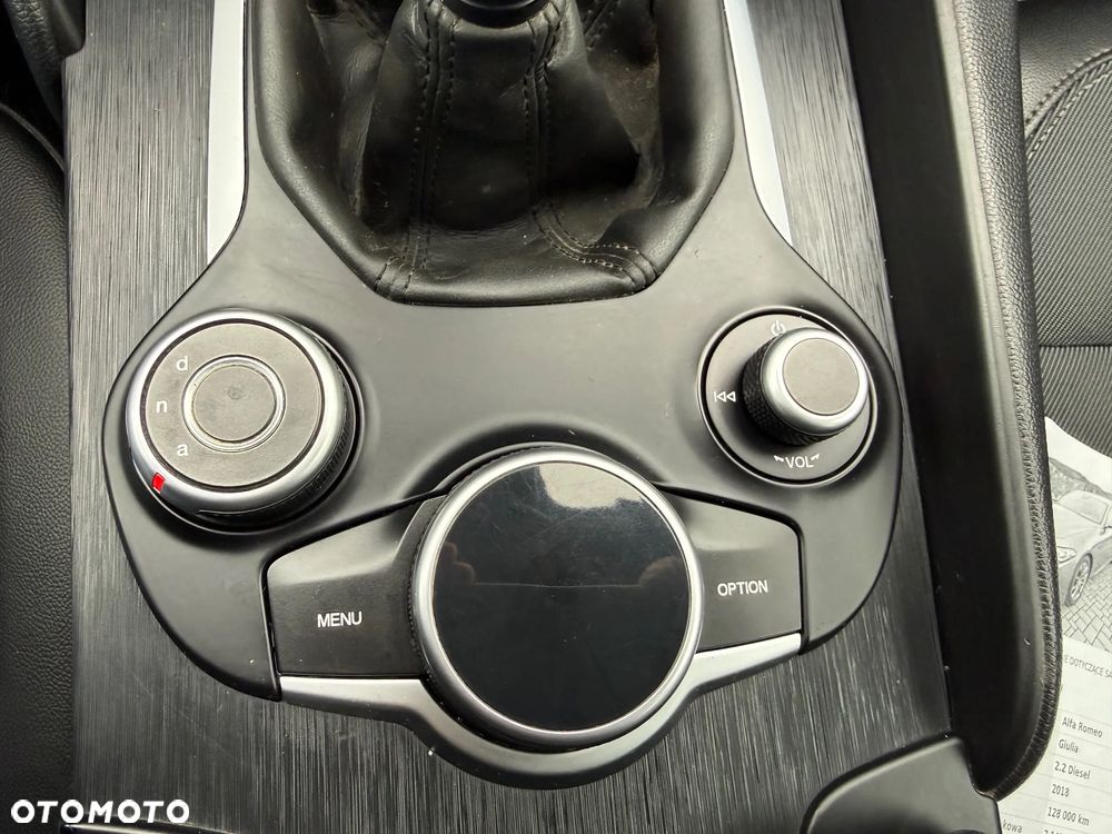 Alfa Romeo Giulia 2.2 - 15