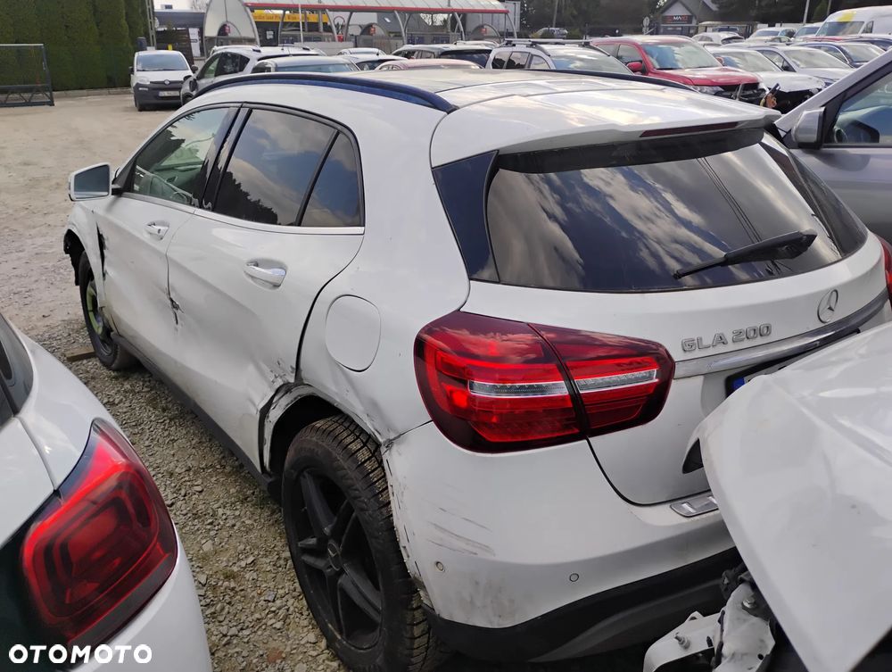 Mercedes-Benz GLA - 4