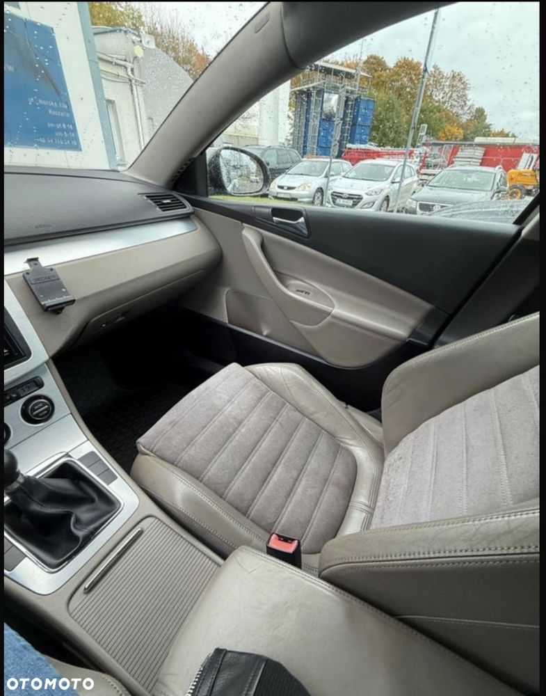 Volkswagen Passat 2.0 TDI Highline - 14