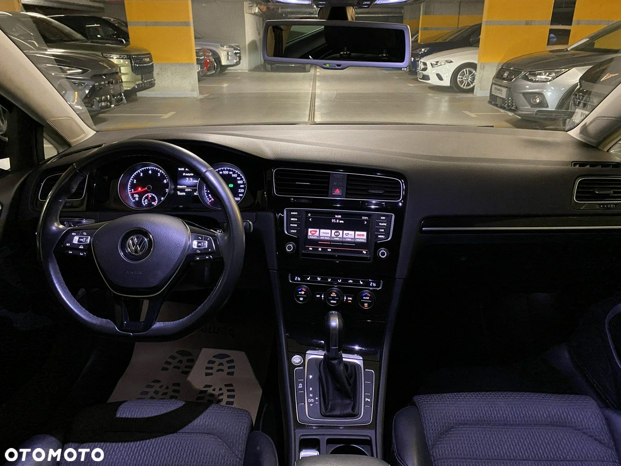 Volkswagen Golf - 14