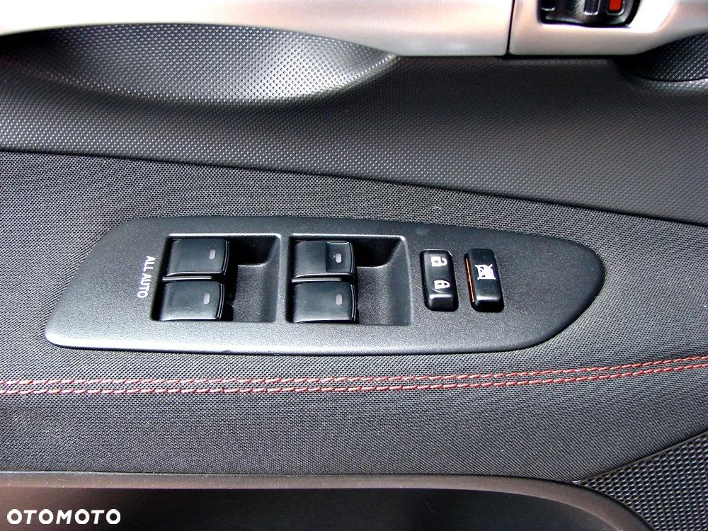 Toyota Auris 1.6 Premium Comfort - 30