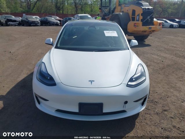 Tesla Model 3 - 12